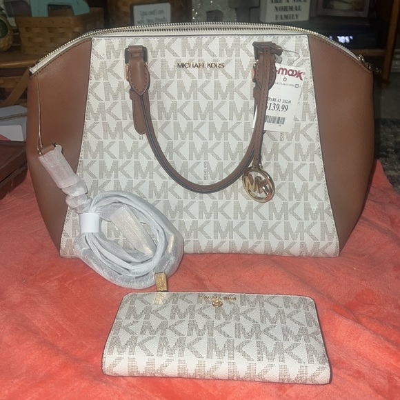 Micheal Kors purse and wallet - Picture 2 of 6